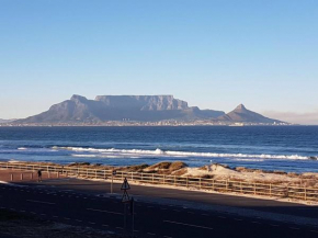  Blouberg Luxury Beachfront Apartment  Блоуберг